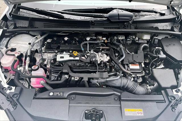 Certified Used 2025 WIND CHILL PEARL Toyota  image 30