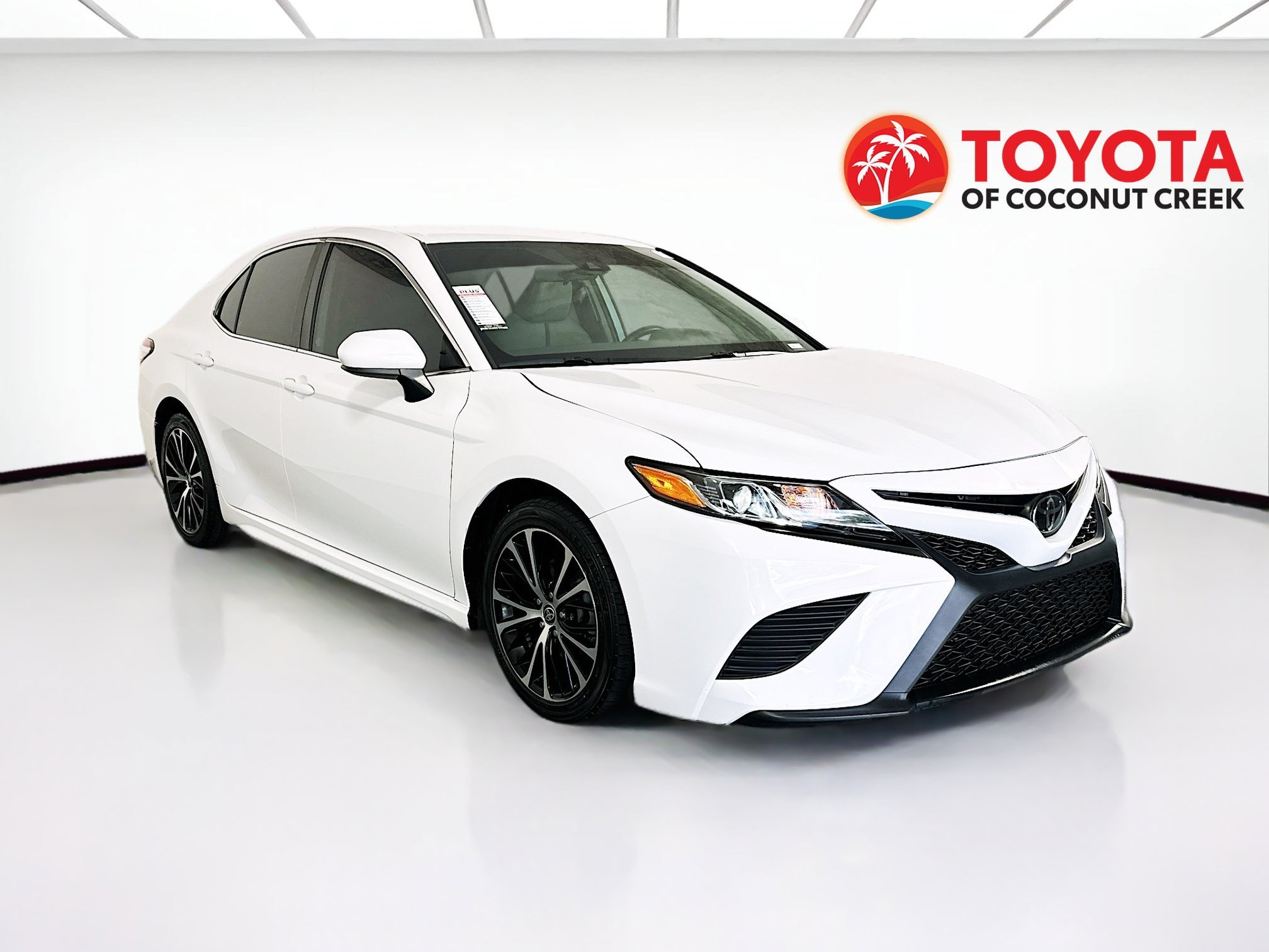 Used 2020 Super White Toyota SE image 1