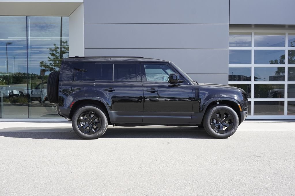 New 2026 Santorini Black Land Rover S image 7