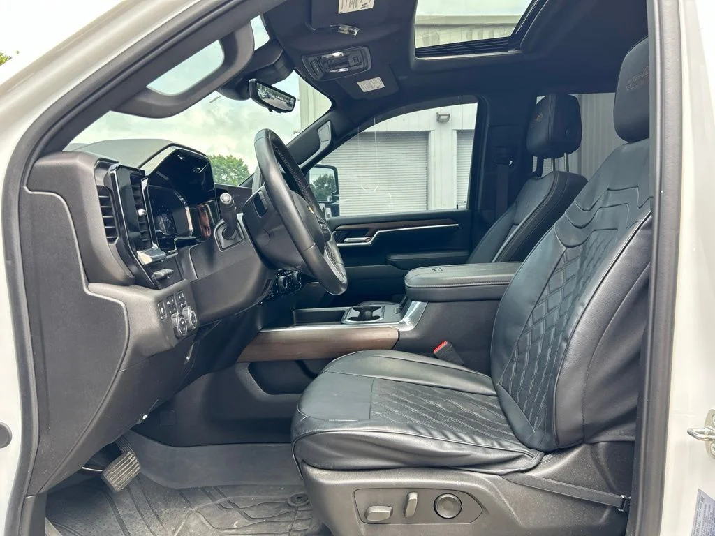 Used 2024 Summit White Chevrolet High Country image 18