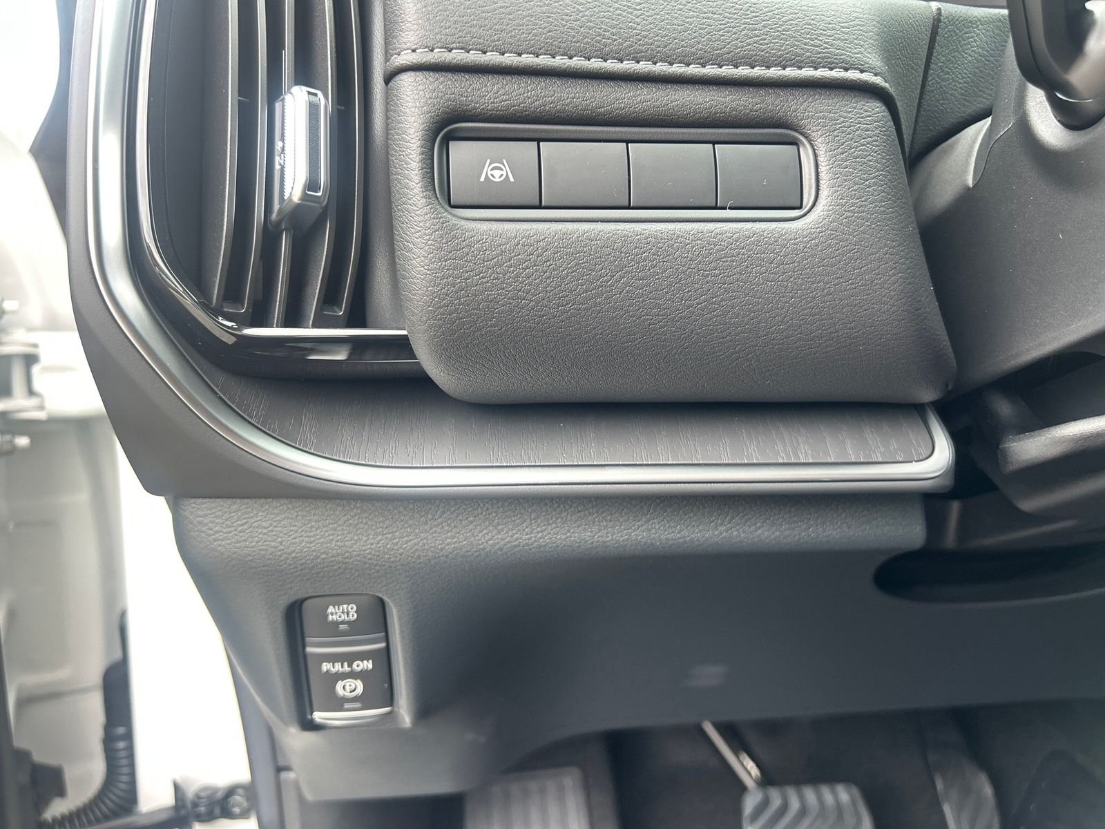 2025 Nissan Armada SV - Photo 31