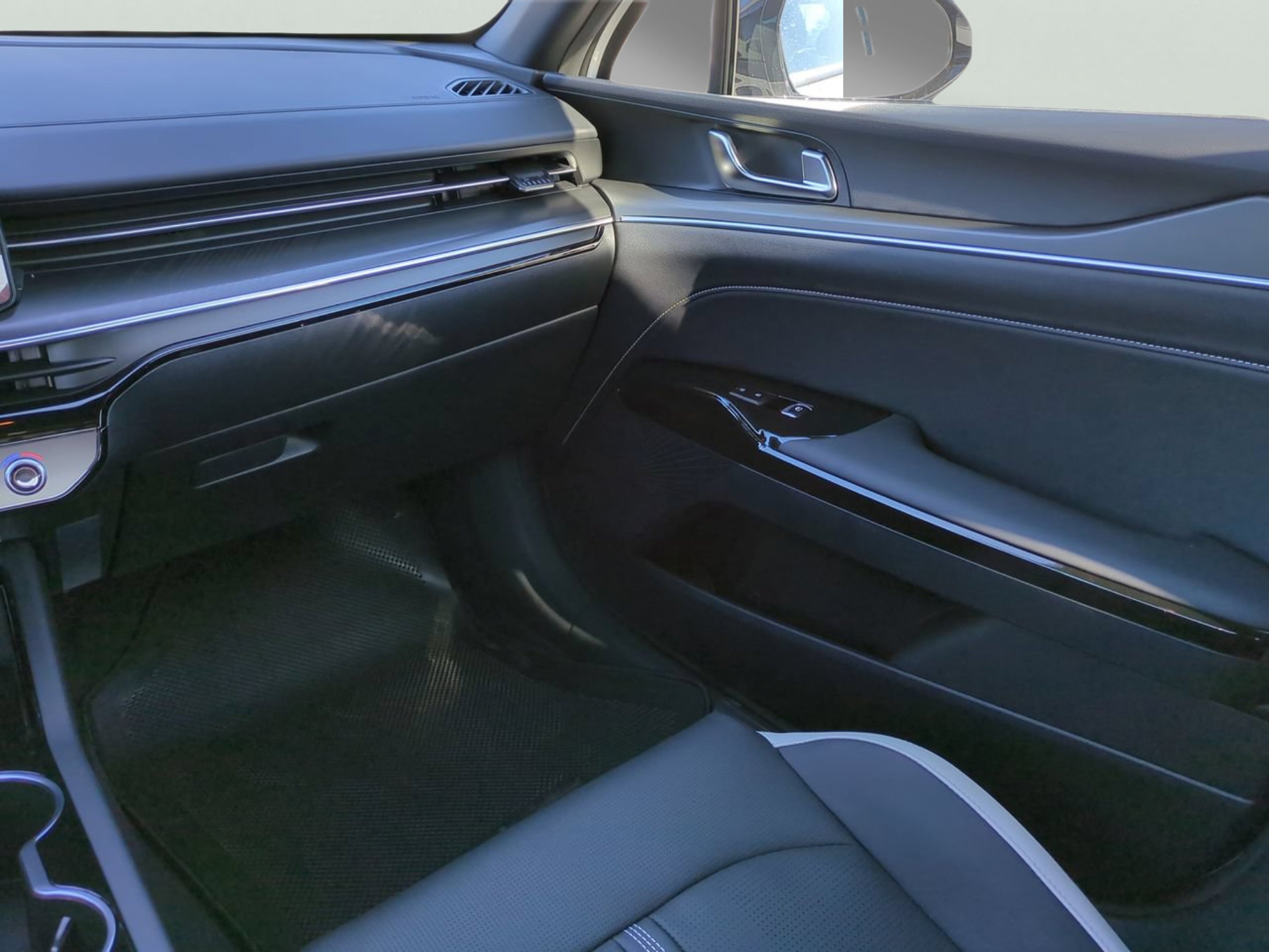 New 2026 Snow White Pearl Kia GT-Line image 18