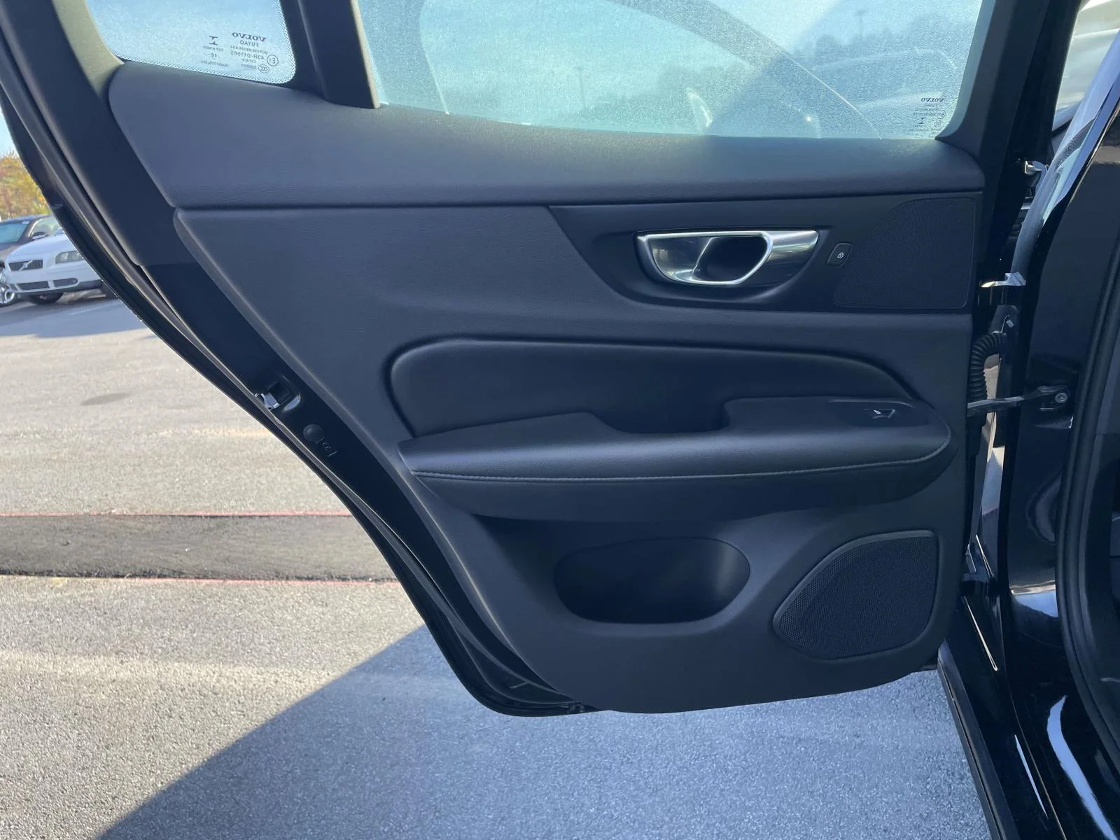 Used 2020 Black Stone Volvo Momentum image 2