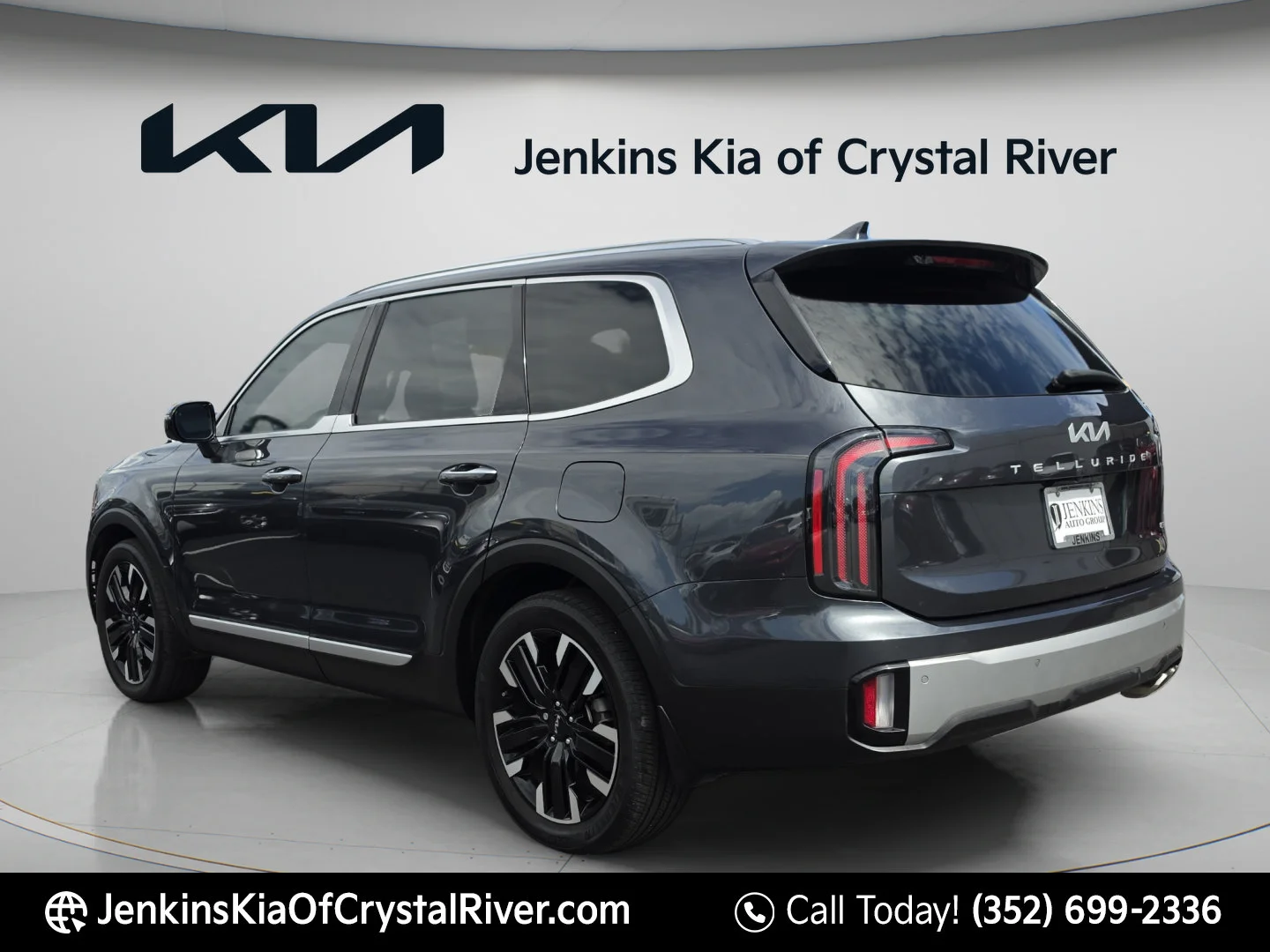 Used 2024 Gravity Gray Kia SX Prestige image 7