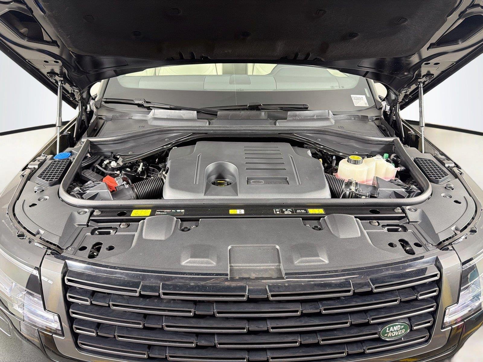 New 2026 Santorini Black Land Rover SE image 32