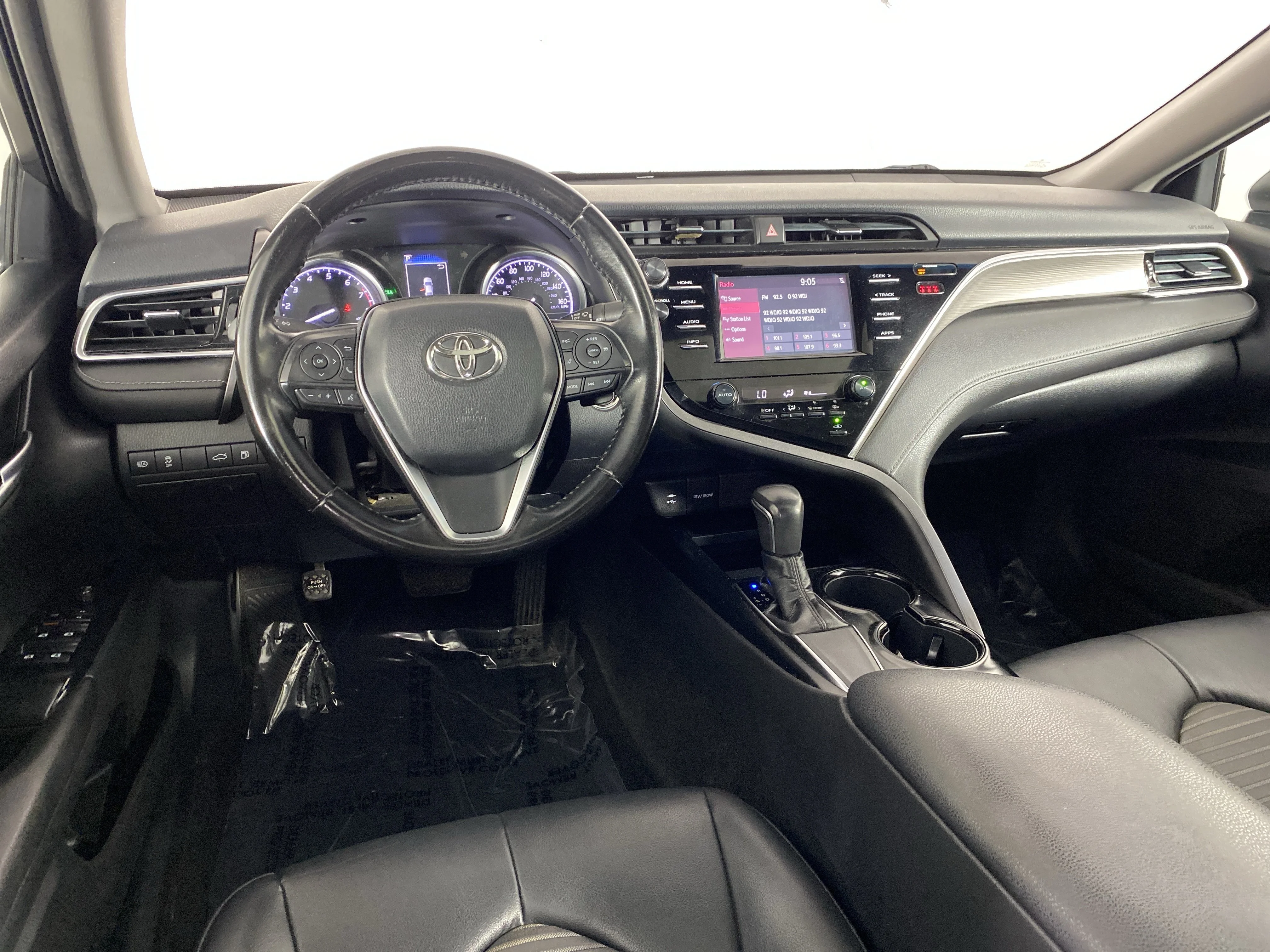 Used 2018 Super White Toyota SE image 18