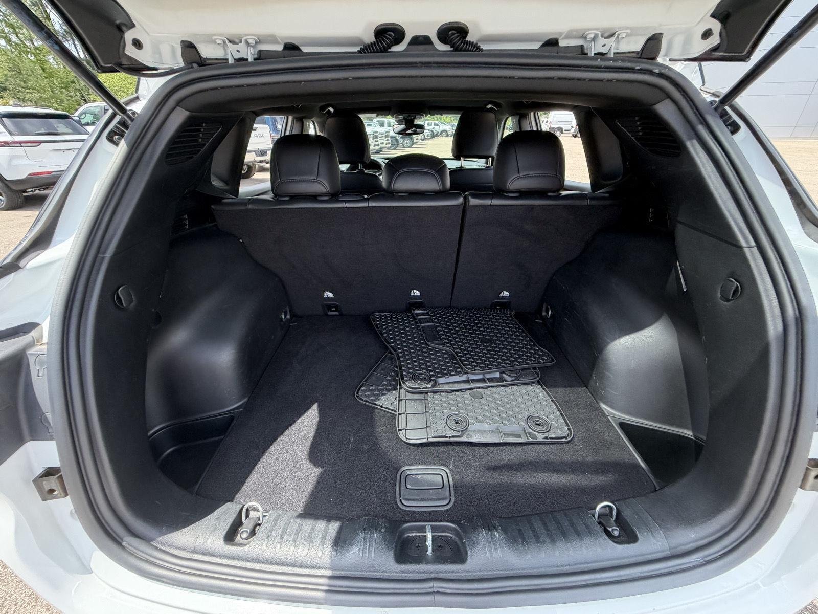 Used 2025 Bright White Clearcoat Jeep Trailhawk image 18