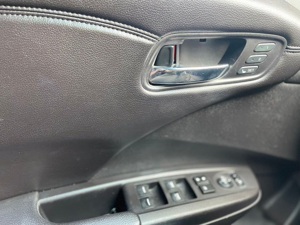 Used 2015  Acura Technology Package image 9