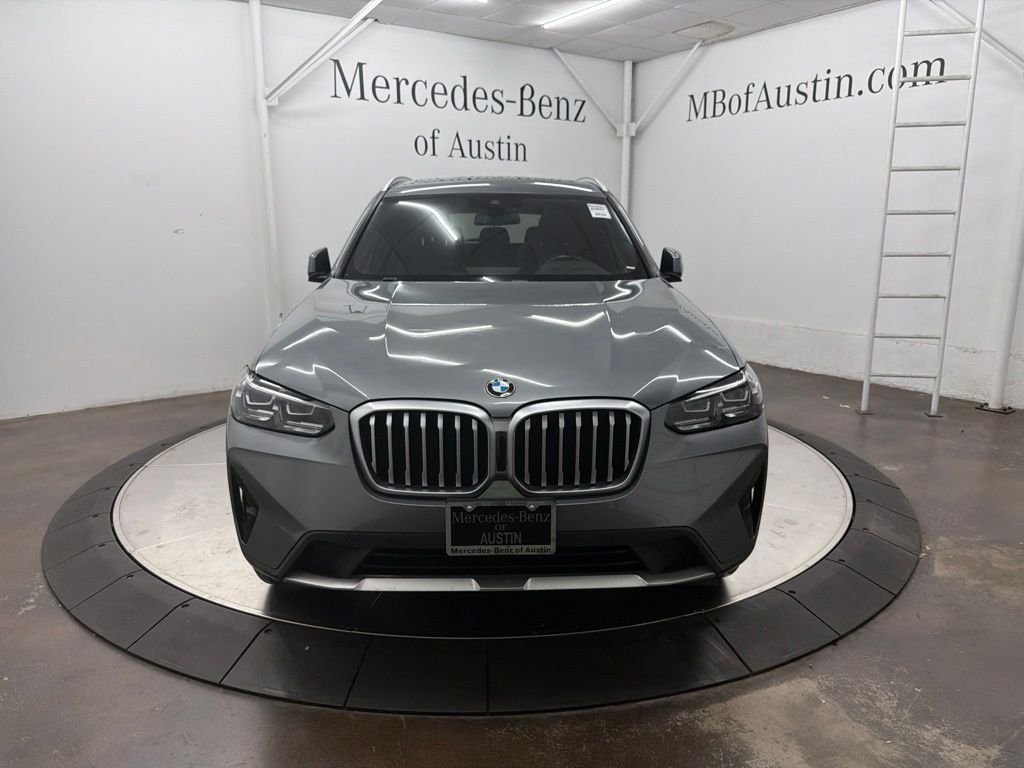 Used 2023 Gray BMW xDrive30i image 2