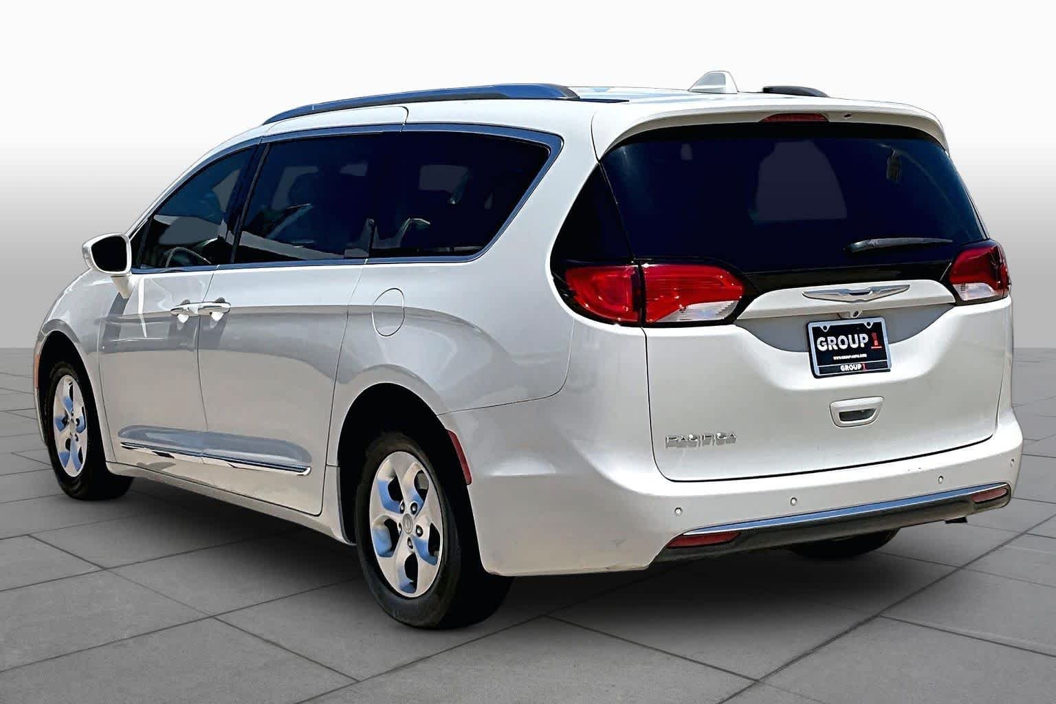 Used 2017 Tusk White Chrysler Touring-L Plus image 10