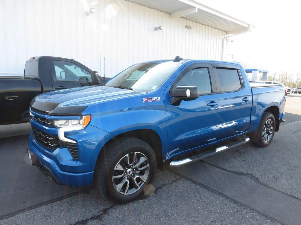 Used 2023 Glacier Blue Metallic Chevrolet RST image 11