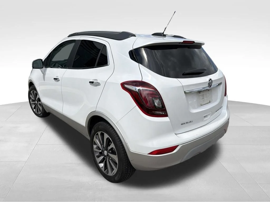 Used 2018 White Frost Buick Essence image 36