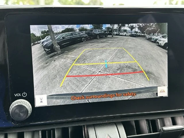 2025 Toyota RAV4 XLE - Photo 17