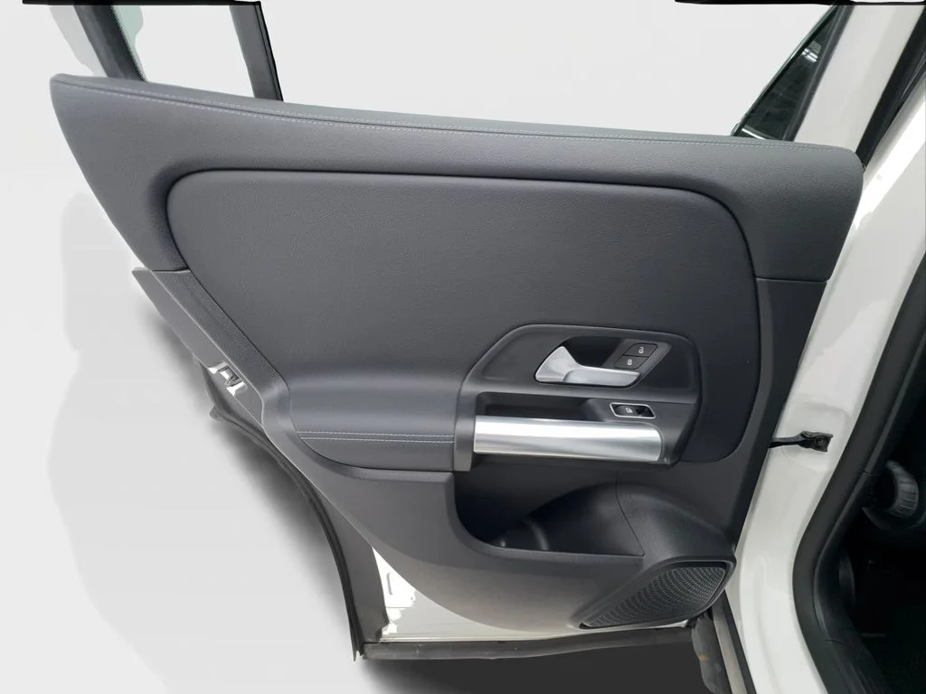 Used 2022 White Mercedes-Benz GLA 250 image 25
