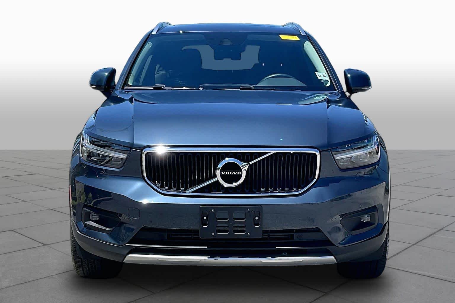 Used 2022 Denim Blue Metallic Volvo Momentum image 4