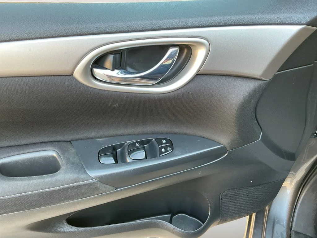 Used 2015 Gray Nissan SV image 10