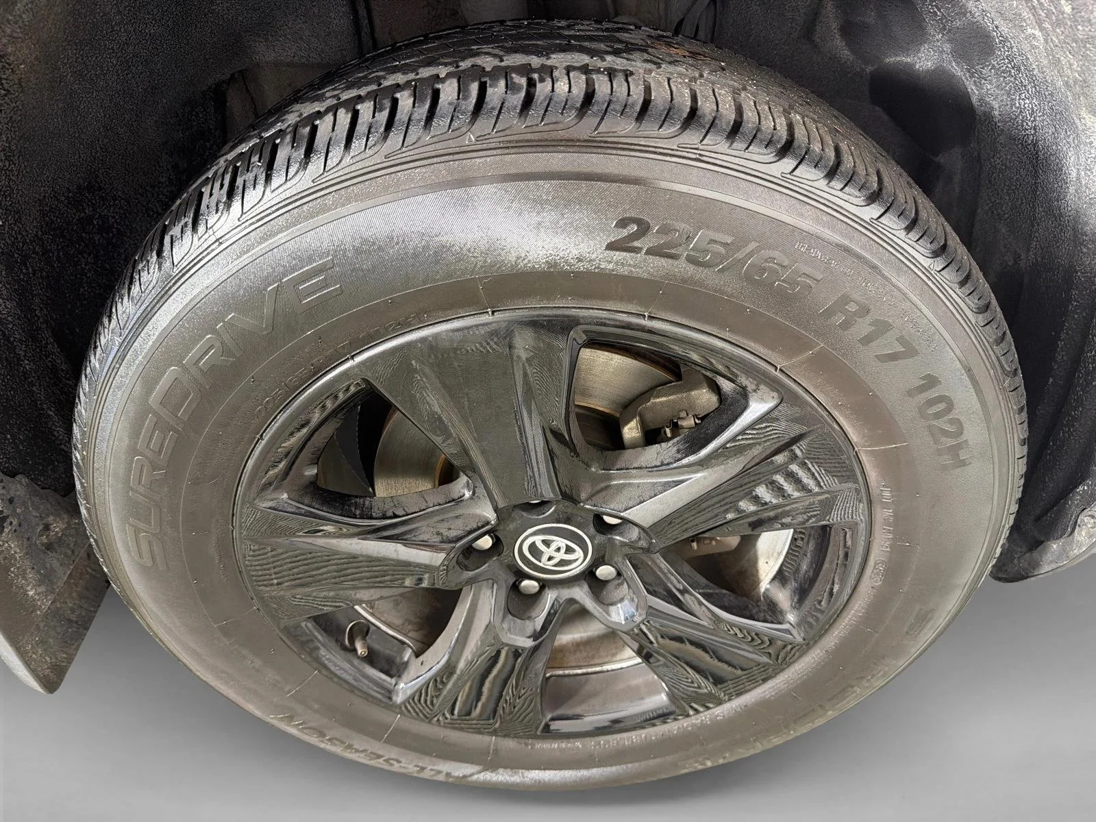 Used 2020 White Toyota XLE image 13