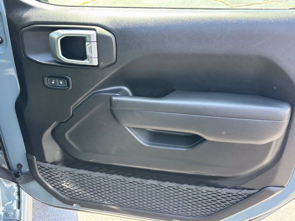 Used 2025 Gray Jeep Rubicon image 18