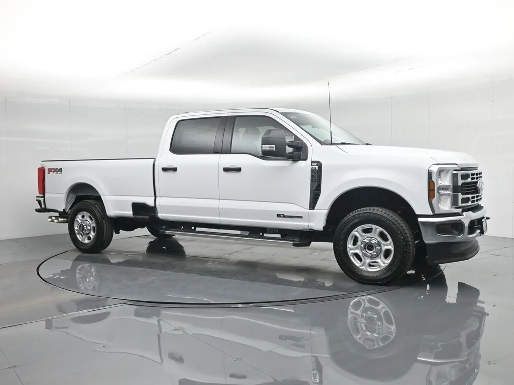 New 2026 Oxford White Ford XLT image 29