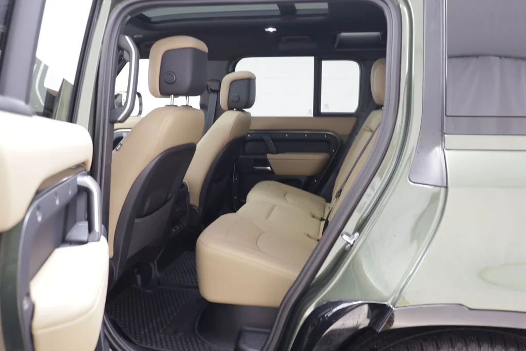 New 2026 Green Land Rover X-Dynamic SE image 15