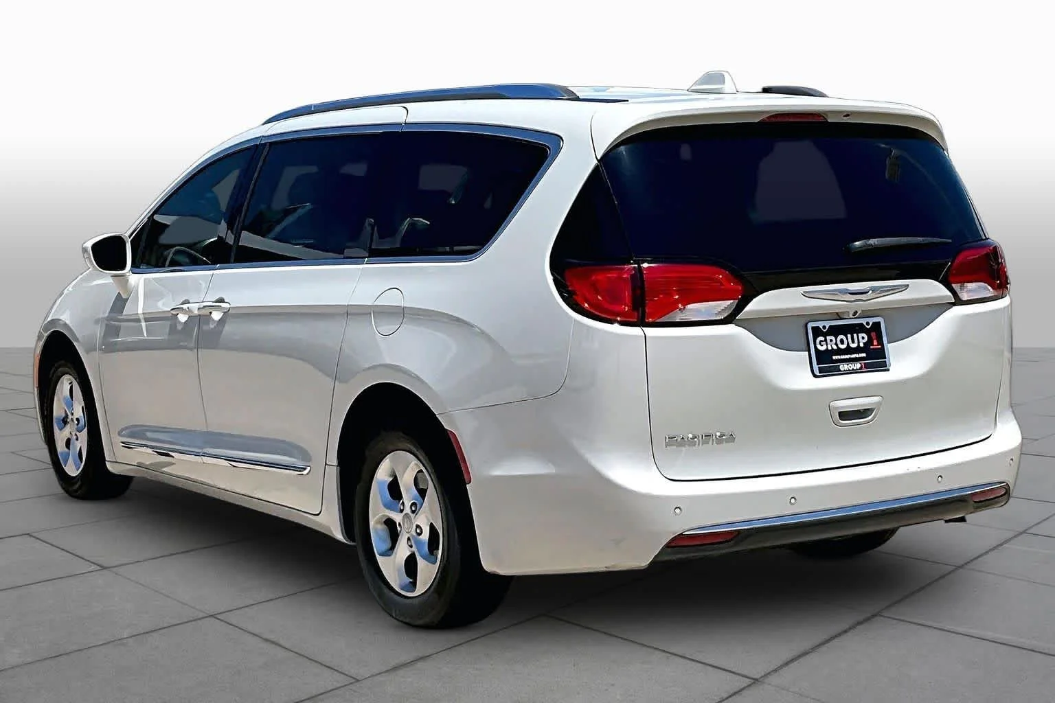 Used 2017 Tusk White Chrysler Touring-L Plus image 13