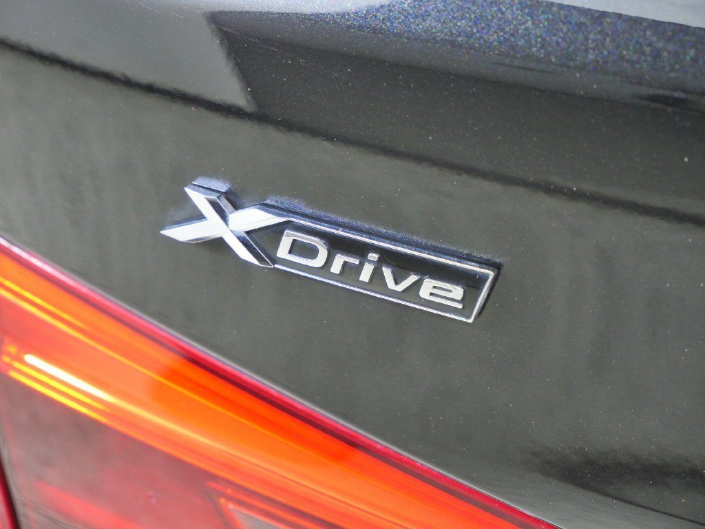 Used 2018 Black Sapphire Metallic BMW 540i xDrive image 14
