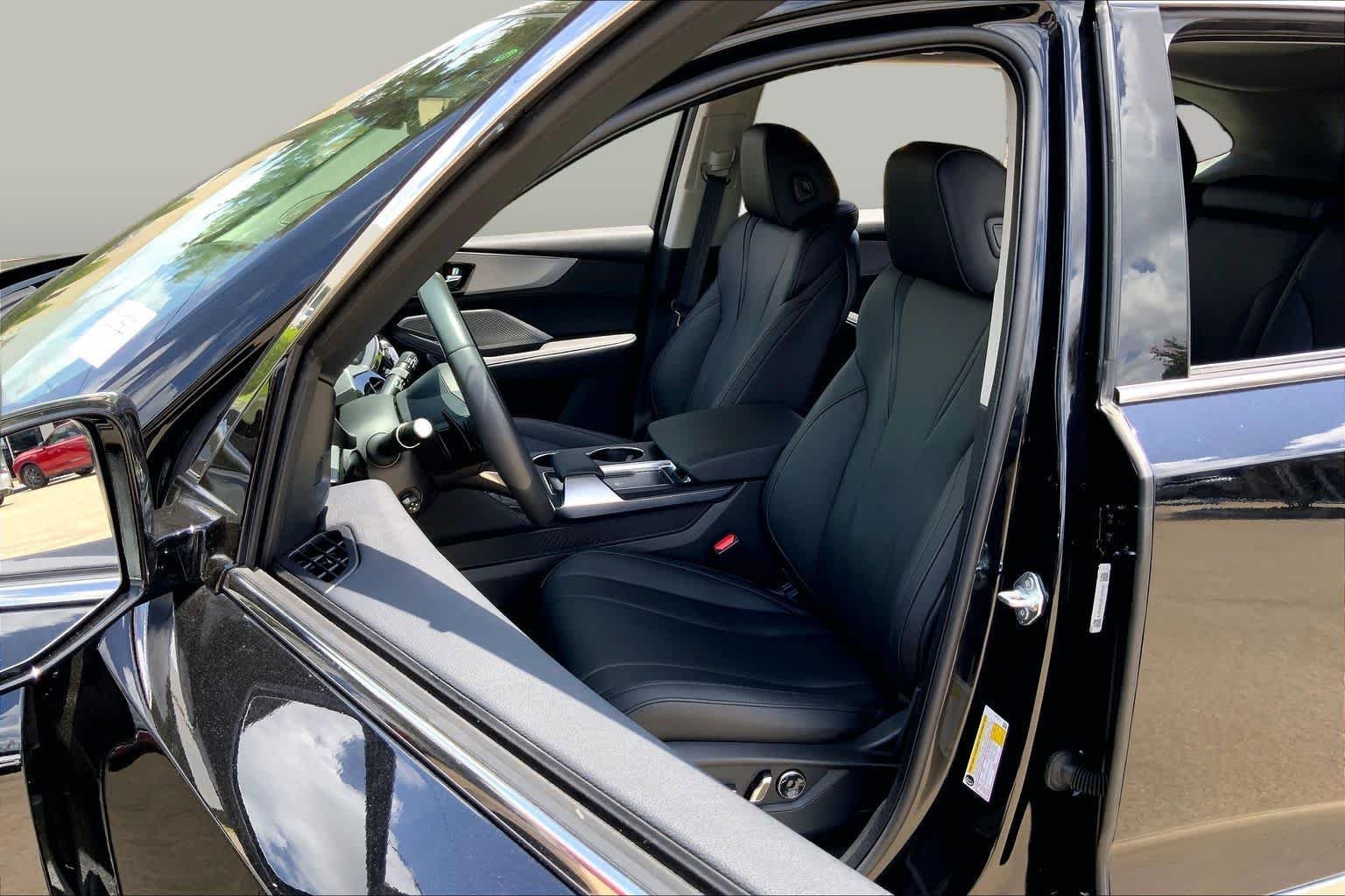 Used 2024 Majestic Black Pearl Acura  image 8
