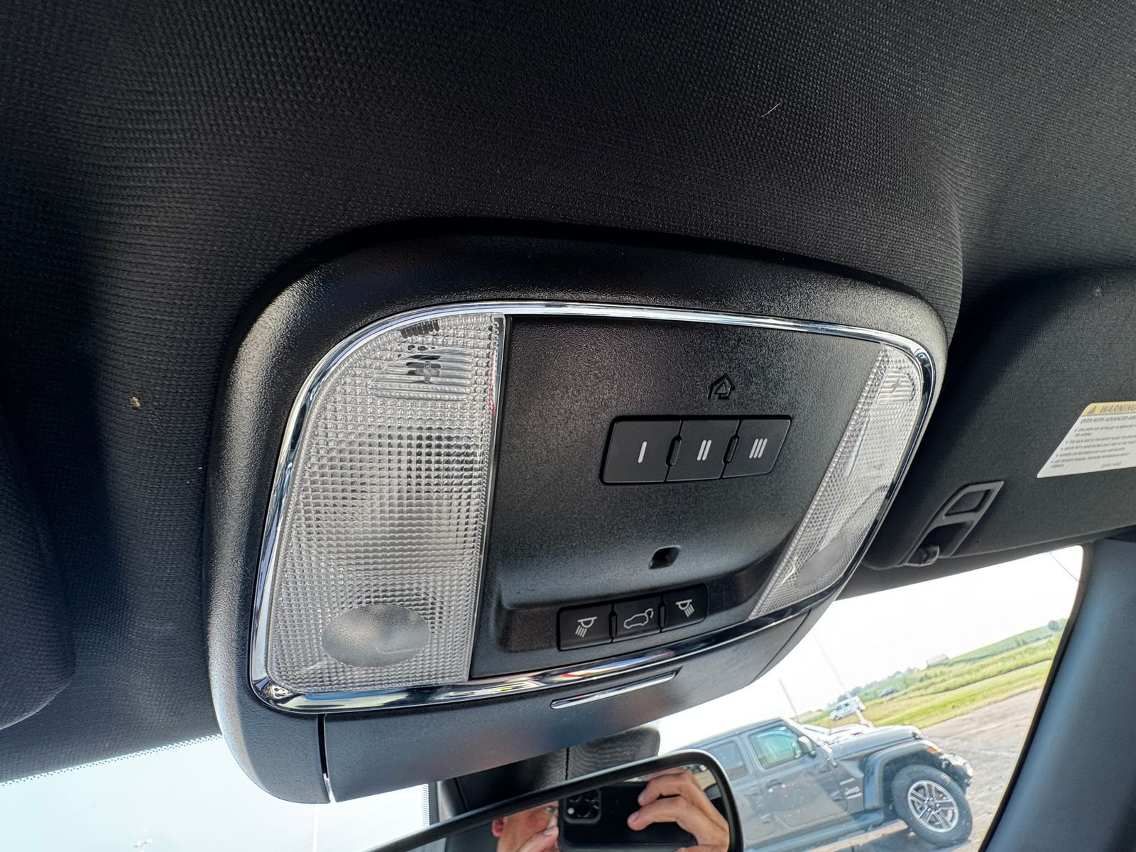 Used 2020 Velvet JEEP Altitude image 22