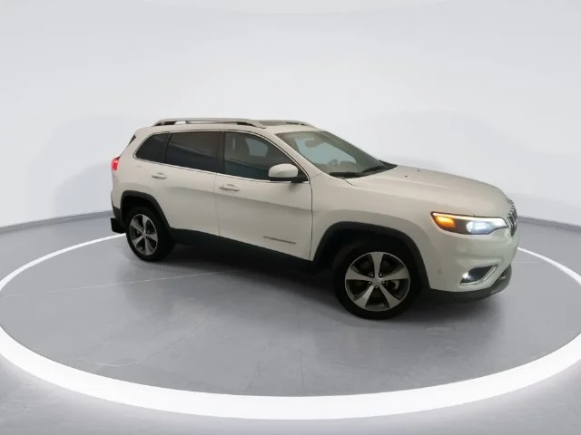 Used 2021 White Jeep Limited image 3