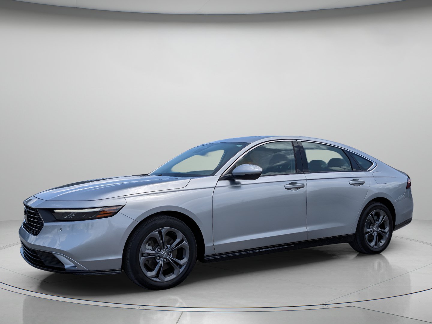 Used 2025 Solar Silver Metallic Honda EX-L image 2
