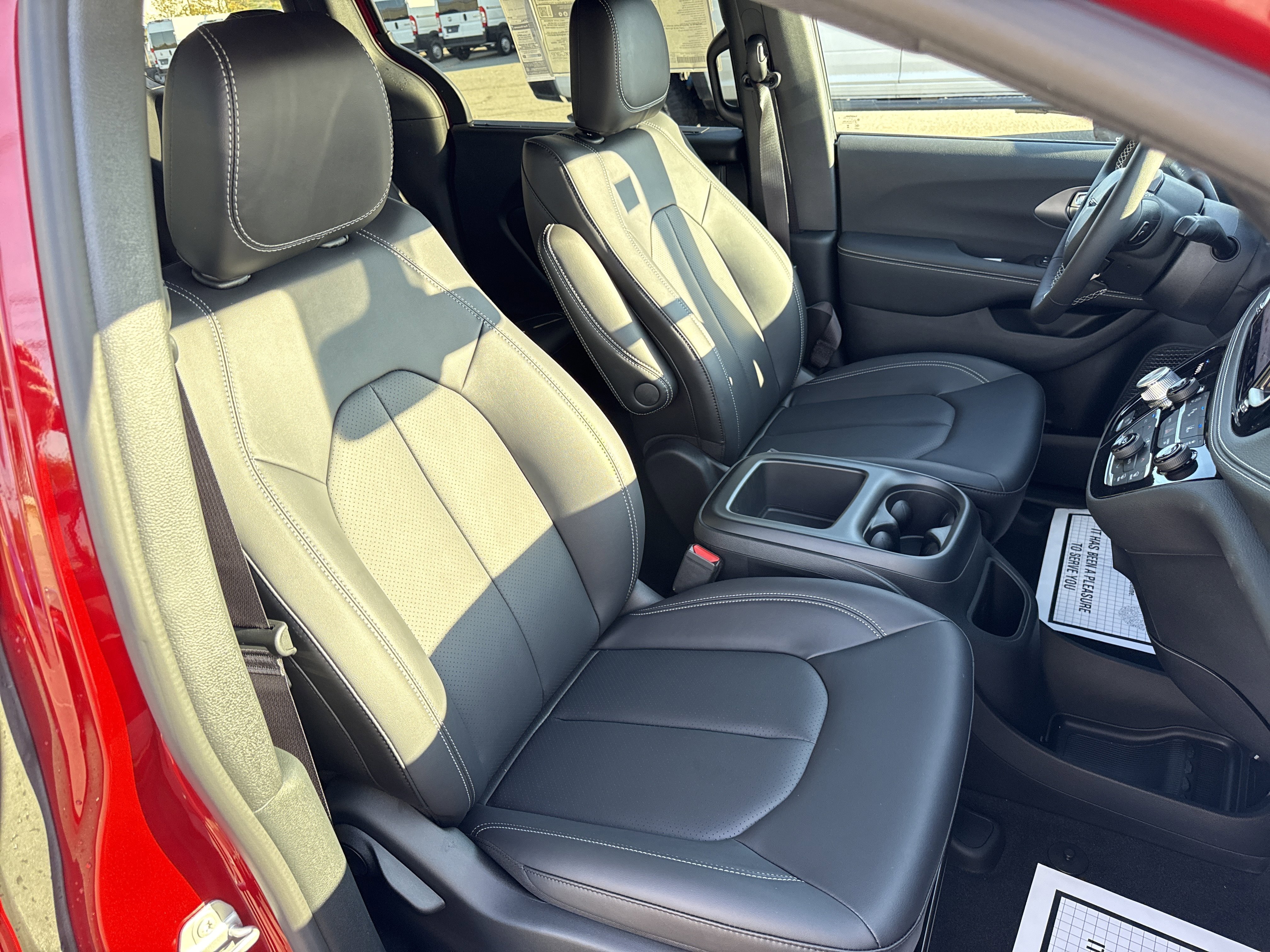 2026 Chrysler Pacifica Select - Photo 15