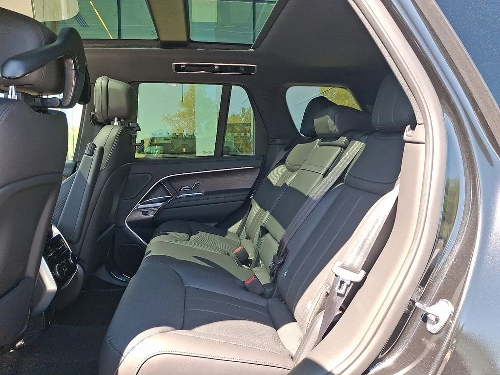 New 2026 Santorini Black Land Rover SE image 5