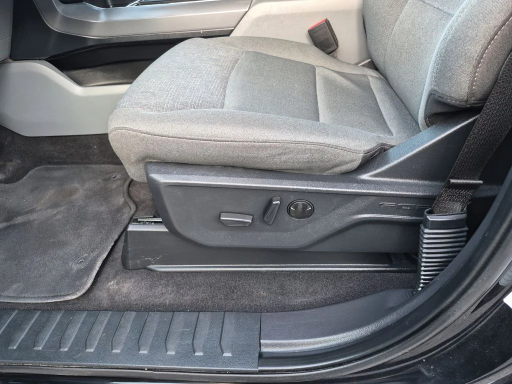 Used 2024 Black Metallic Ford XLT image 16