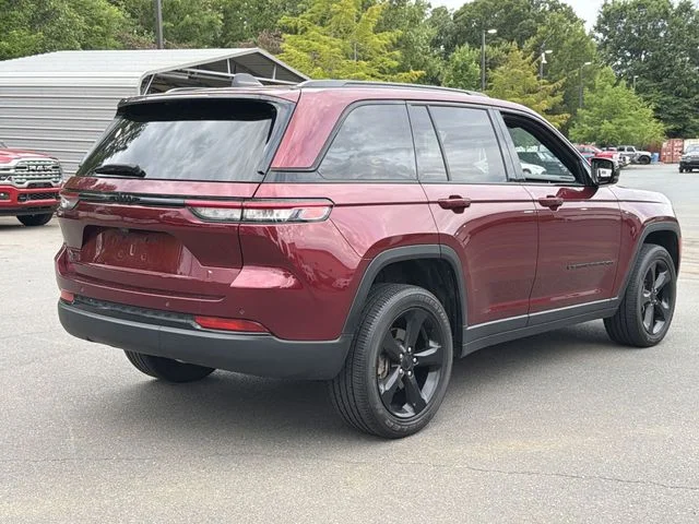 Used 2023 Red Jeep Altitude X image 4