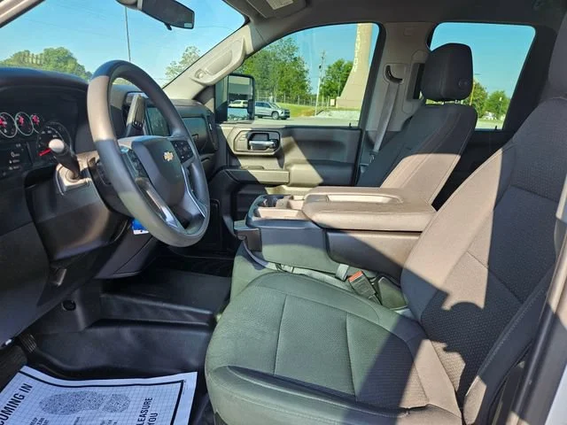 Used 2022 SILVER ICE METALLIC Chevrolet Work Truck image 9
