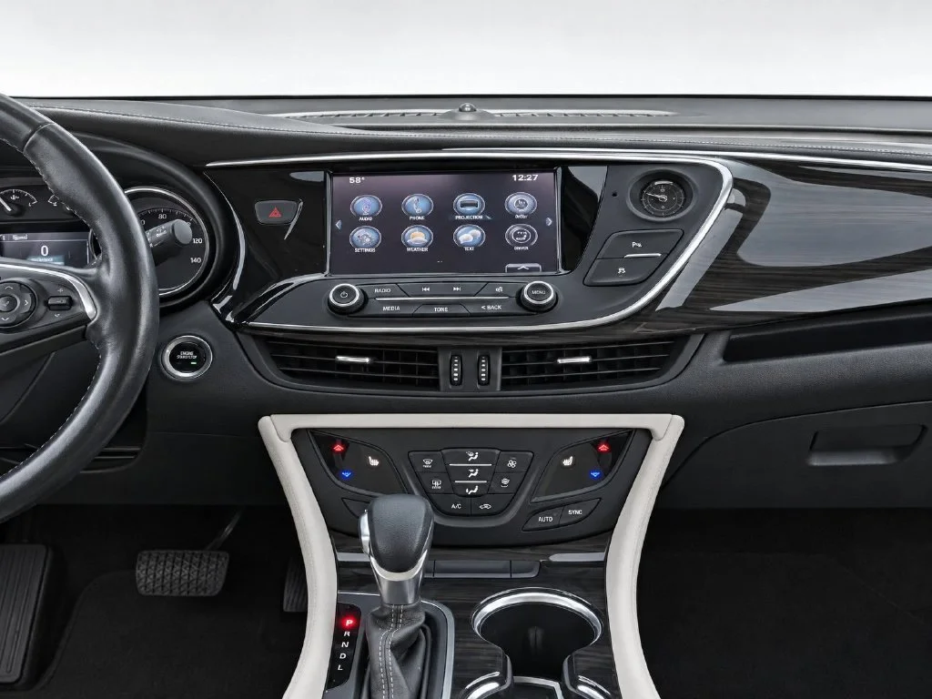 Used 2019 White Buick Essence image 32