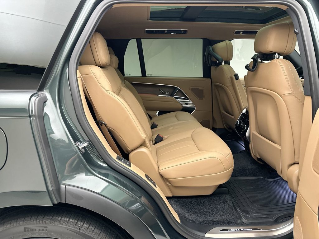 New 2026 Belgravia Green Metallic Land Rover SE image 7