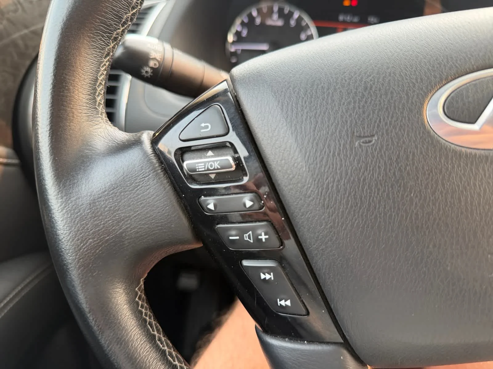 Used 2024 Anthracite Gray INFINITI LUXE image 29