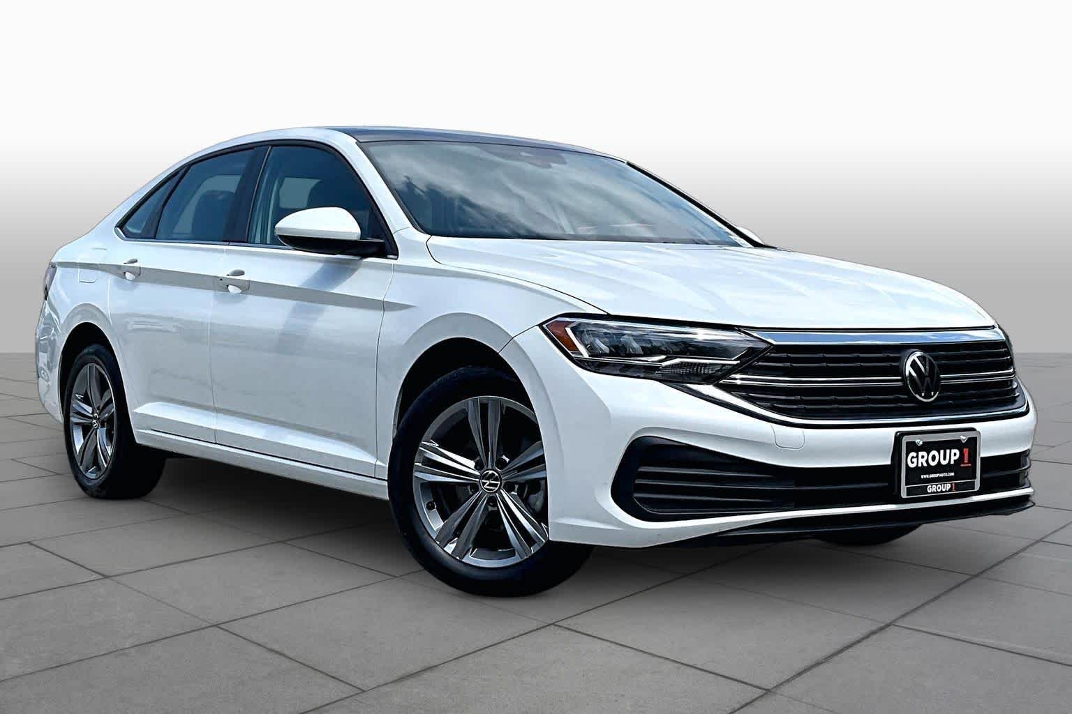 Certified Used 2023 Opal White Pearl Effect Volkswagen SE image 3