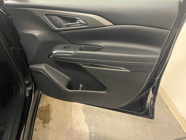 Used 2025 Mosaic Black Metallic Chevrolet LT image 28