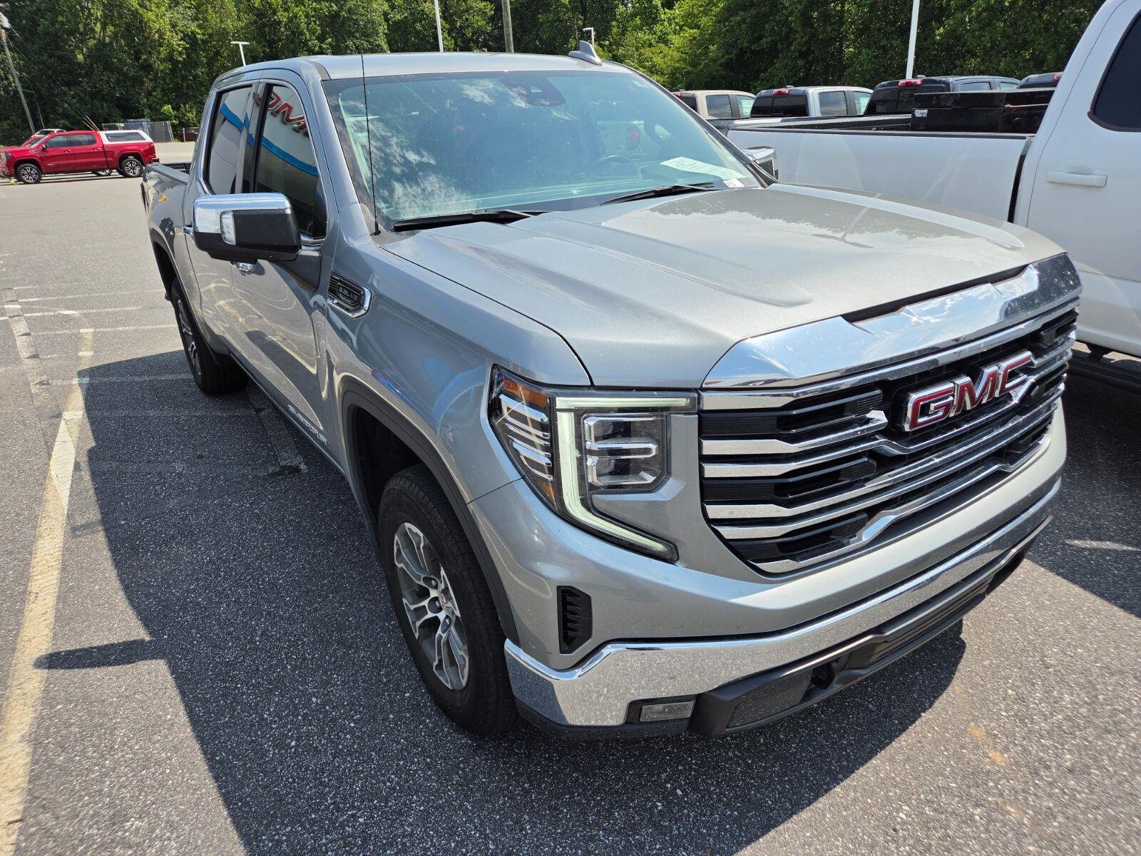 Used 2025 Sterling Metallic GMC SLT image 3