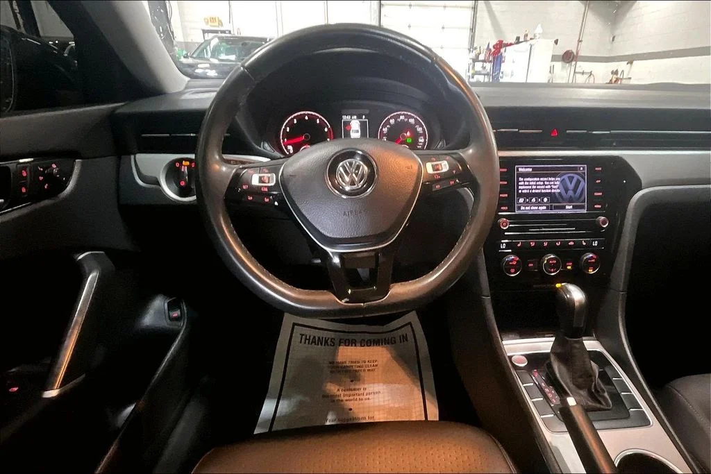 Used 2021  Volkswagen 2.0T SE image 4