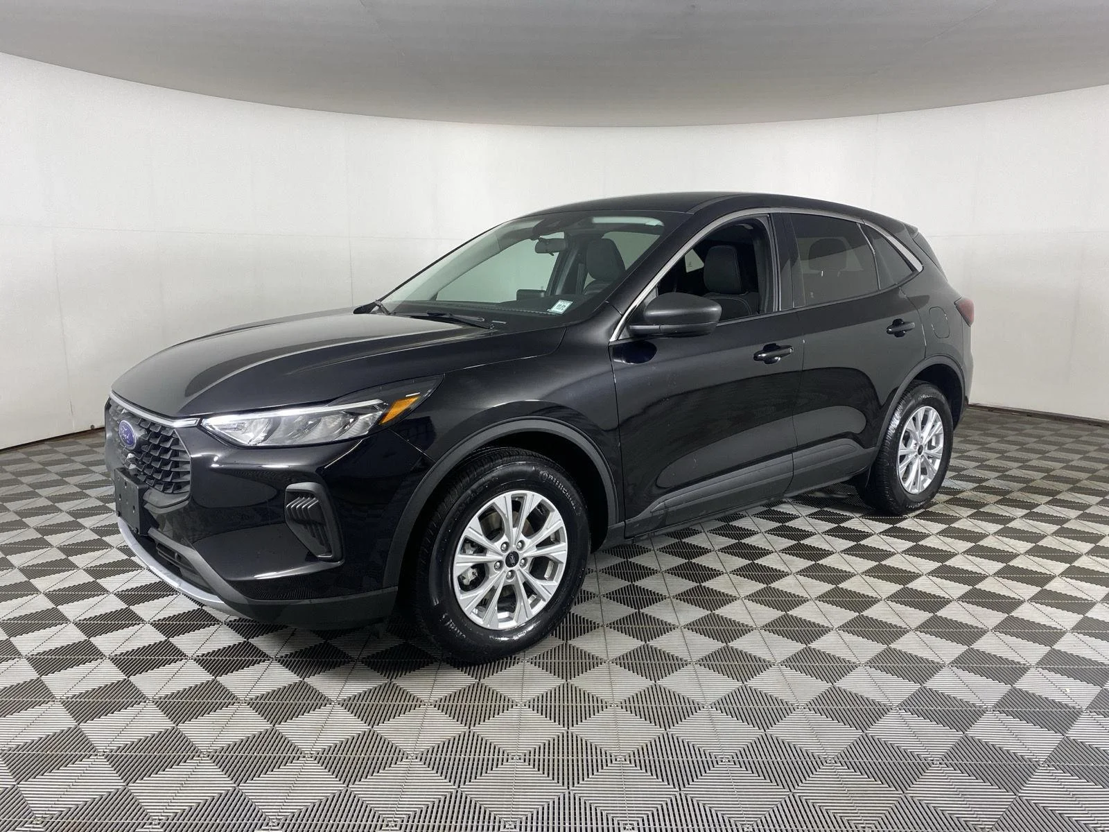 Used 2023 Agate Black Ford Active image 3