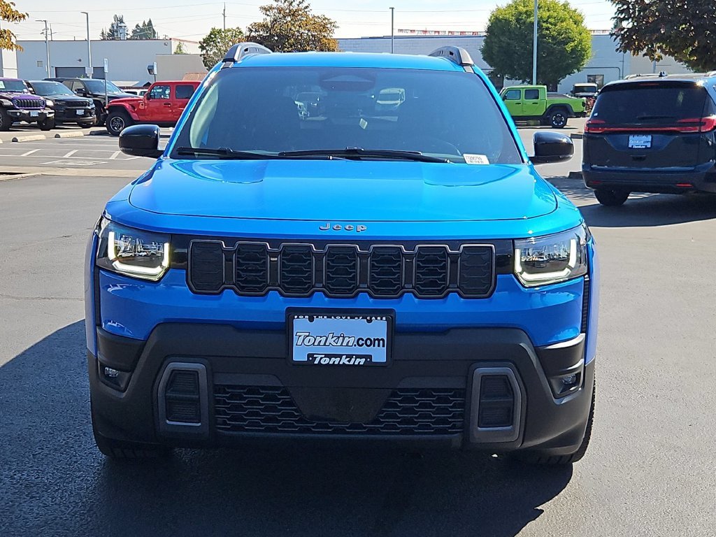 New 2026 Hydro Blue Pearl-Coat Exterior Paint Jeep Limited image 9