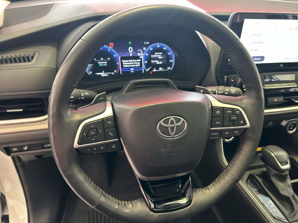 Used 2025 Beige Toyota Platinum image 18
