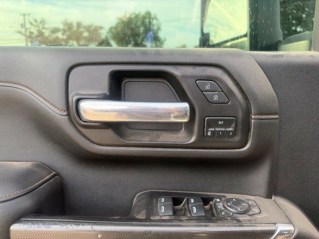 Used 2021 White GMC AT4 image 18