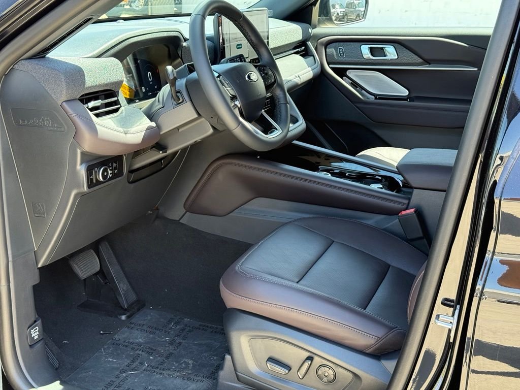 New 2026 Agate Black Metallic Ford Platinum™ image 5
