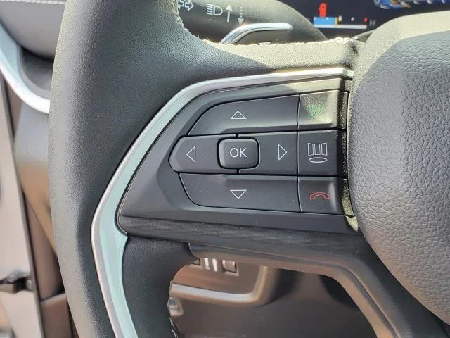 Used 2023 Silver Zynith Jeep Altitude image 12