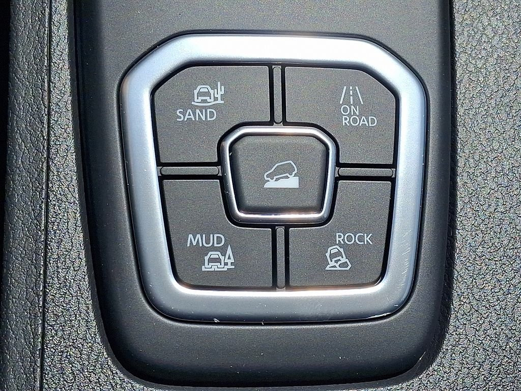New 2026 Super Black Nissan Crew Cab PRO-4X® image 15