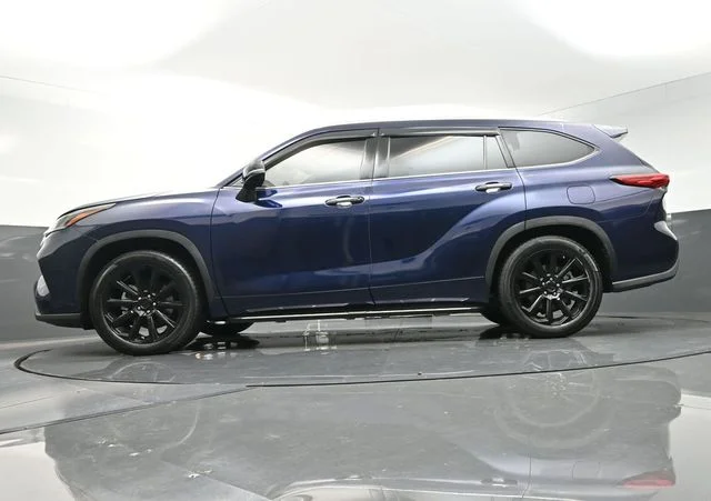 Used 2021  Toyota XLE image 36